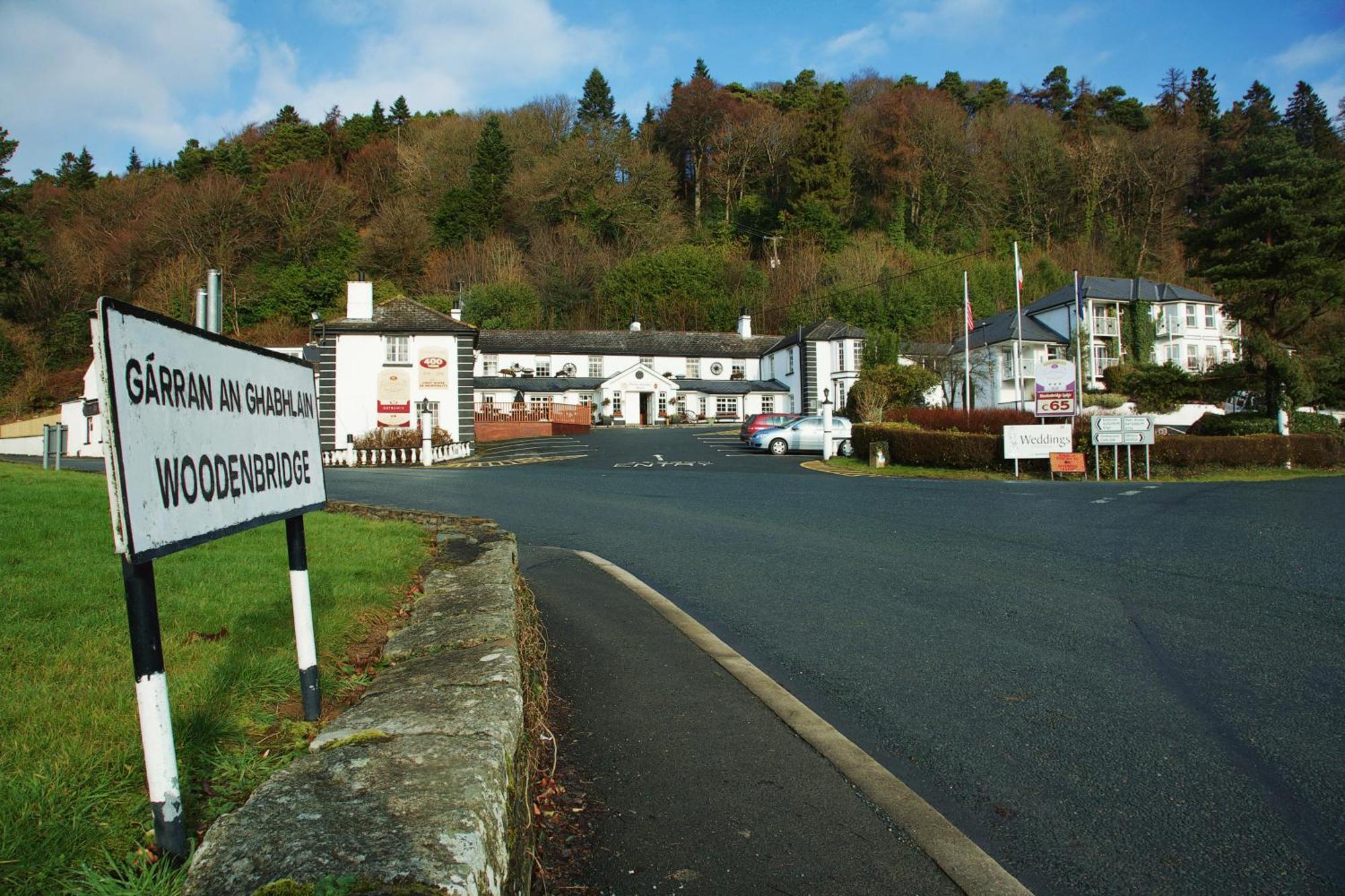 Woodenbridge Hotel Екстериор снимка